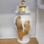 Bana - Elegant vase with golden decorations